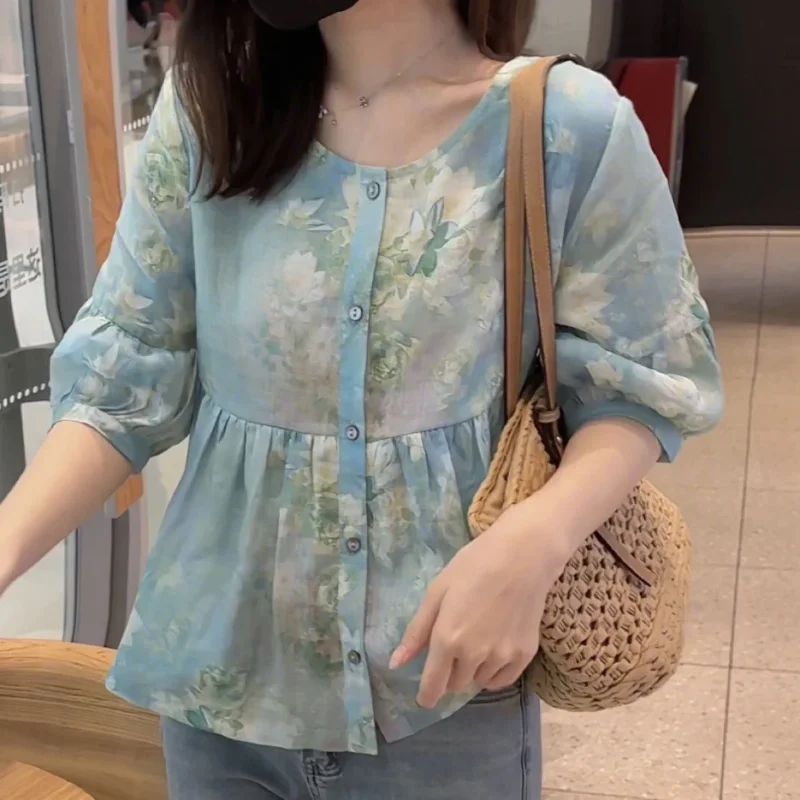 Летний новый стиль, популярность, тонкий стиль, с круглым вырезом, литературный и художественный ретро, женская свободная модная рубашка с пятью рукавами и принтом
Летний новый стиль, популярность, тонкий стиль, с круглым вырезом, литературный и художественный ретро, женская свободная модная рубашка с пятью рукавами и принтом