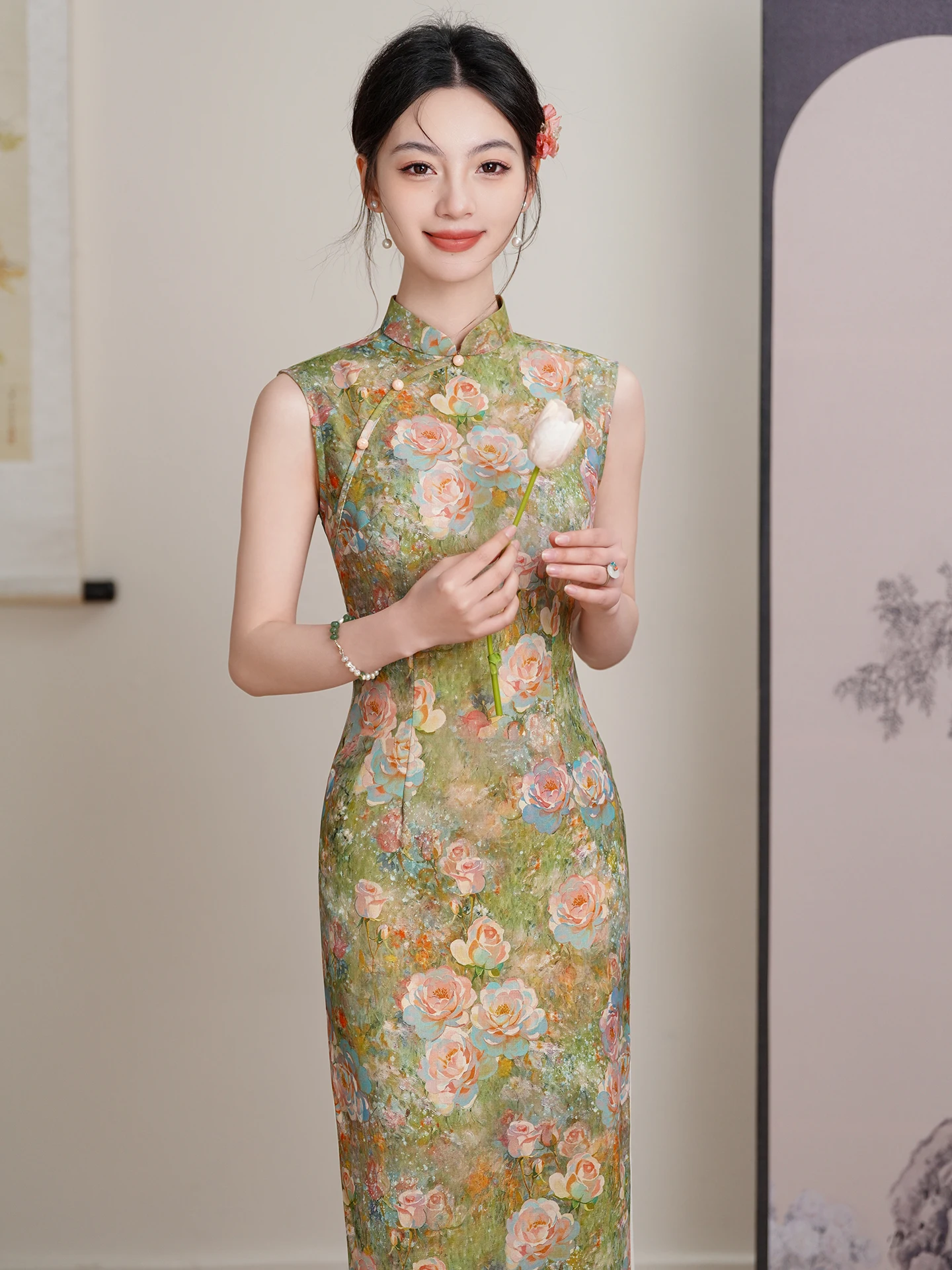 Green Vintage Chinese Style Young Women's Sleeveless Qipao Slimming Waist Design Suitable for Office Wear New 2026 Model
Green Vintage Chinese Style Young Women's Sleeveless Qipao Slimming Waist Design Suitable for Office Wear New 2026 Model