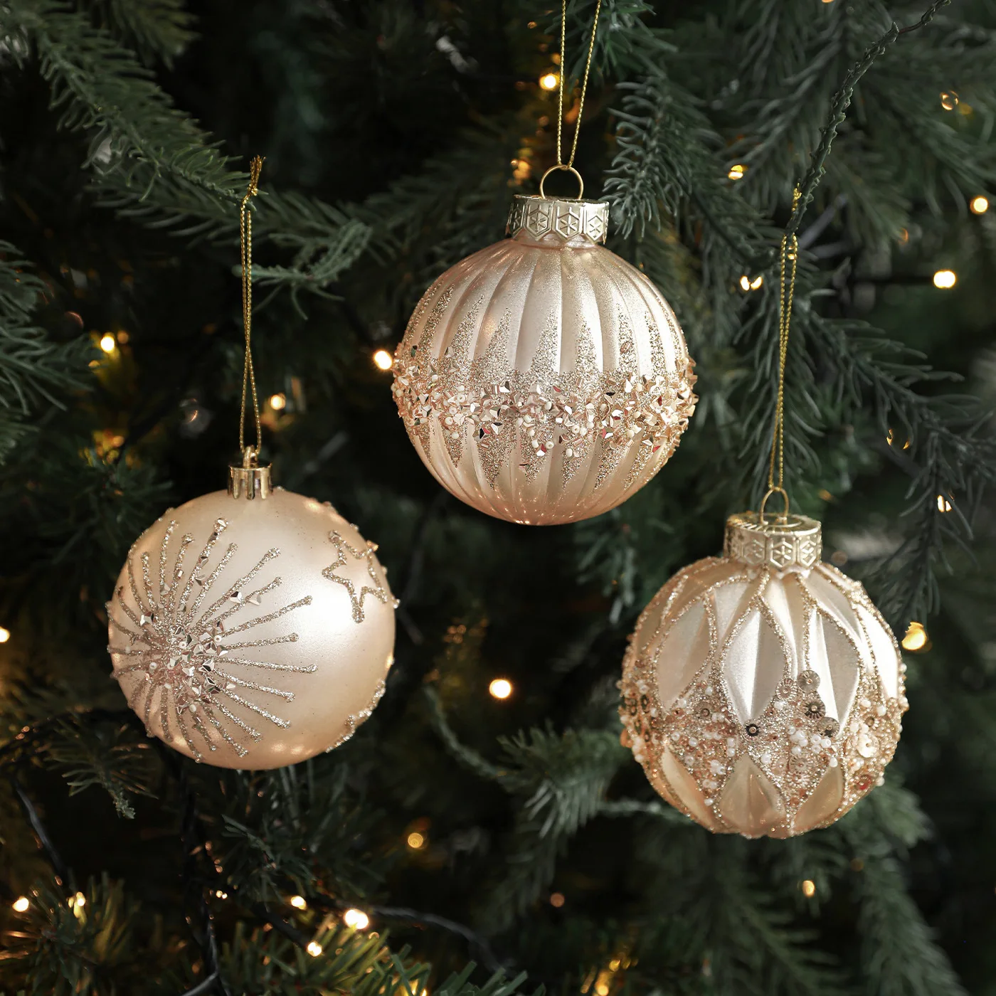 1/5Pcs 8cm Champagne Color High-Grade Ball with Gold Glitter Christmas Ball Ornament for Christmas Tree Hanging Decoration
1/5Pcs 8cm Champagne Color High-Grade Ball with Gold Glitter Christmas Ball Ornament for Christmas Tree Hanging Decoration