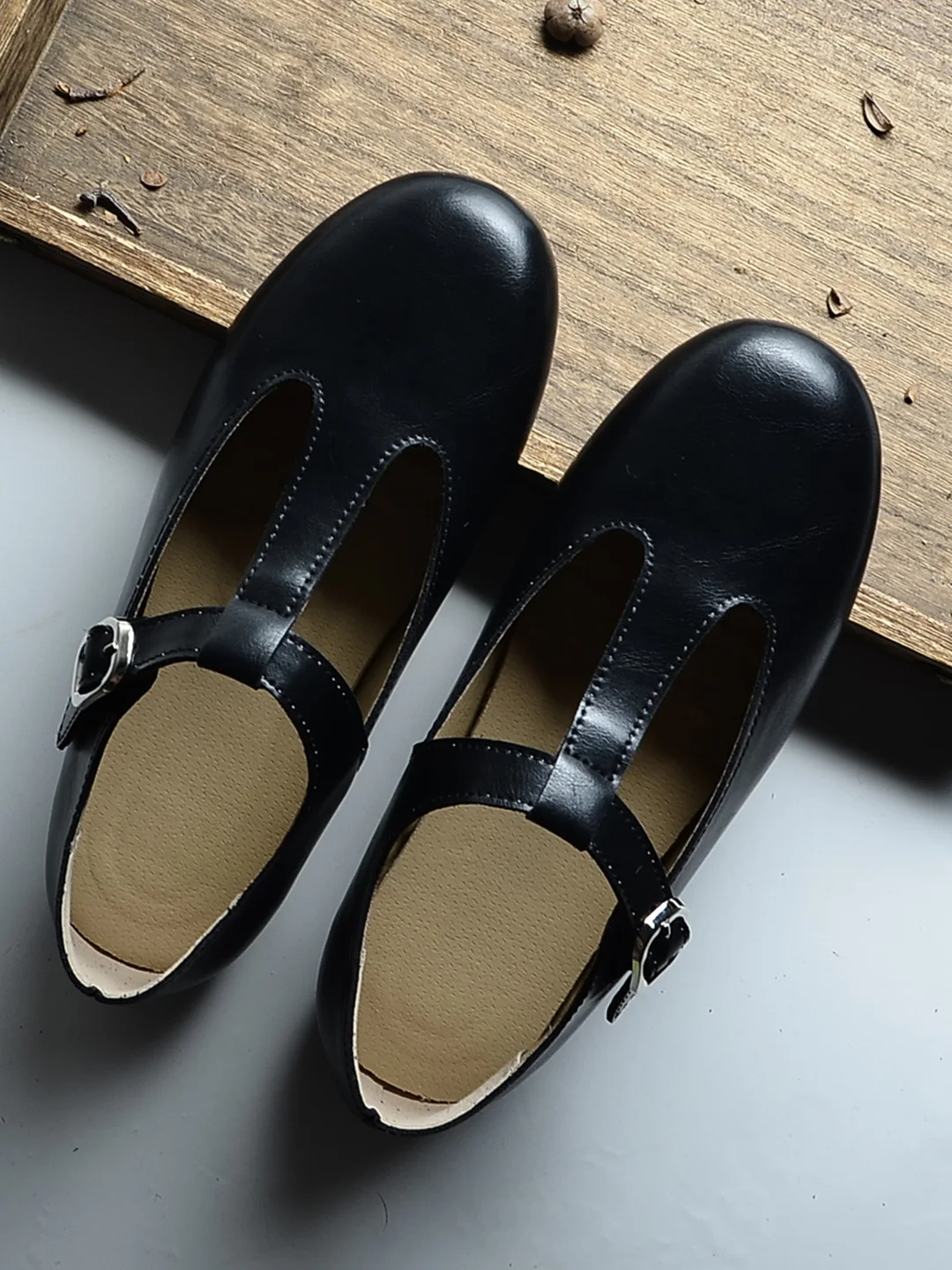 Retro Mary Jane Flat Bottom Leather Shoes Women's Soft Sole Comfortable Slip-On round Toe Buckle Closure Fashionable Flats
Retro Mary Jane Flat Bottom Leather Shoes Women's Soft Sole Comfortable Slip-On round Toe Buckle Closure Fashionable Flats