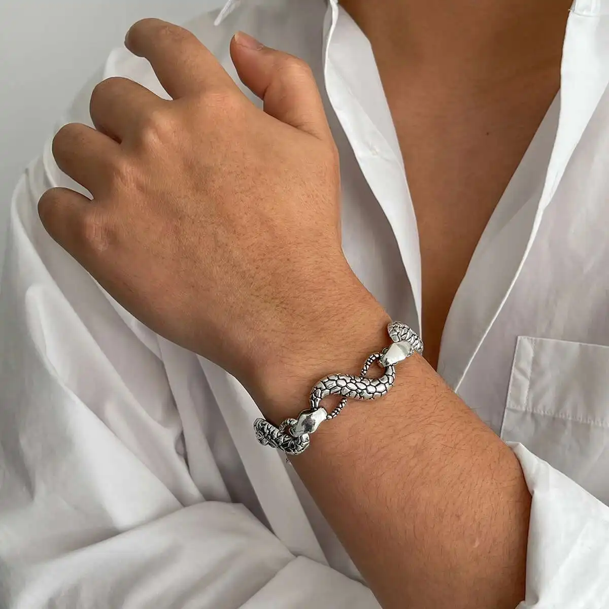 Salircon Classic Vintage Snake Head Chain Bracelets for Men 2025 New Punk Silver Color Charms Bangles Grunge Jewelry Accessories
Salircon Classic Vintage Snake Head Chain Bracelets for Men 2025 New Punk Silver Color Charms Bangles Grunge Jewelry Accessories