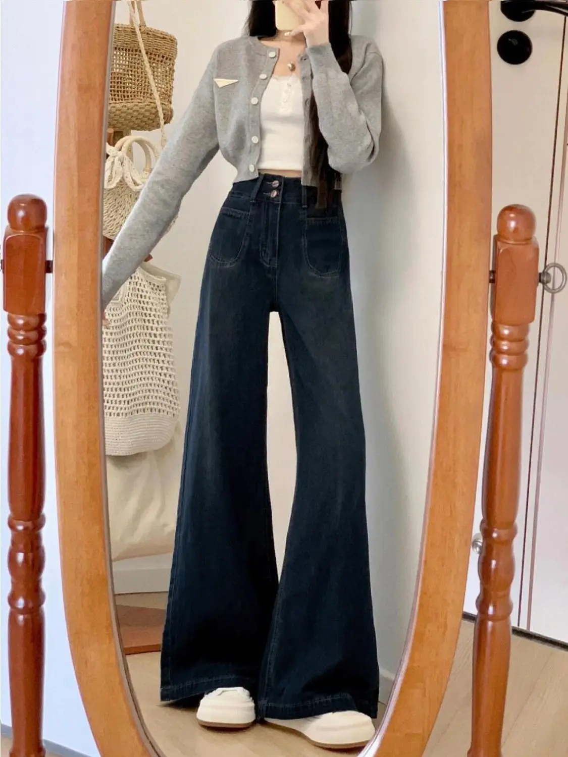 Ретро джинсы с высокой талией и расклешенными штанинами для женщин, осенне-зимние, больших размеров, утягивающие, широкие брюки в корейском стиле, свободный крой
Ретро джинсы с высокой талией и расклешенными штанинами для женщин, осенне-зимние, больших размеров, утягивающие, широкие брюки в корейском стиле, свободный крой