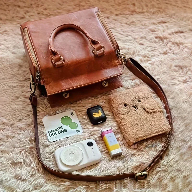 Женская нишевая дизайнерская сумка через плечо, высококачественная сумка-тоут большой вместимости, универсальная осенне-зимняя дорожная сумка, тренд
Женская нишевая дизайнерская сумка через плечо, высококачественная сумка-тоут большой вместимости, универсальная осенне-зимняя дорожная сумка, тренд