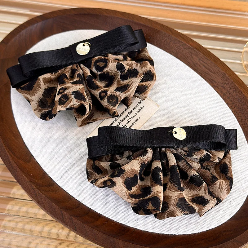 1pc 3D Bow Spring Hair Clip Black Grosgrain Ribbon Leopard Ruffled Pleated Design for Women High Ponytail Holder Premium Daily
1pc 3D Bow Spring Hair Clip Black Grosgrain Ribbon Leopard Ruffled Pleated Design for Women High Ponytail Holder Premium Daily