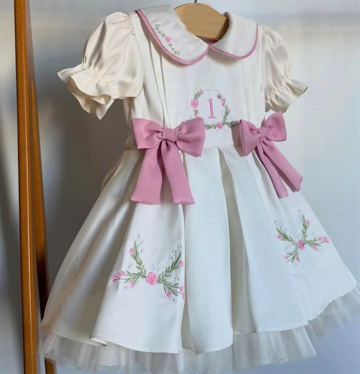 Summer Girl Flower Leaf Embroidery Pink Bow White Dress For Casual Party Birthday Wedding Photography
Summer Girl Flower Leaf Embroidery Pink Bow White Dress For Casual Party Birthday Wedding Photography