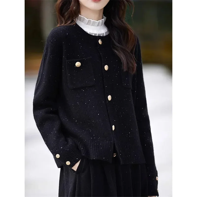 Spring Autumn Winter Single Breasted Design Feel Knitted Sweater Coat European Fashion Round Neck Long Sleeved Knitted Cardigan
Spring Autumn Winter Single Breasted Design Feel Knitted Sweater Coat European Fashion Round Neck Long Sleeved Knitted Cardigan