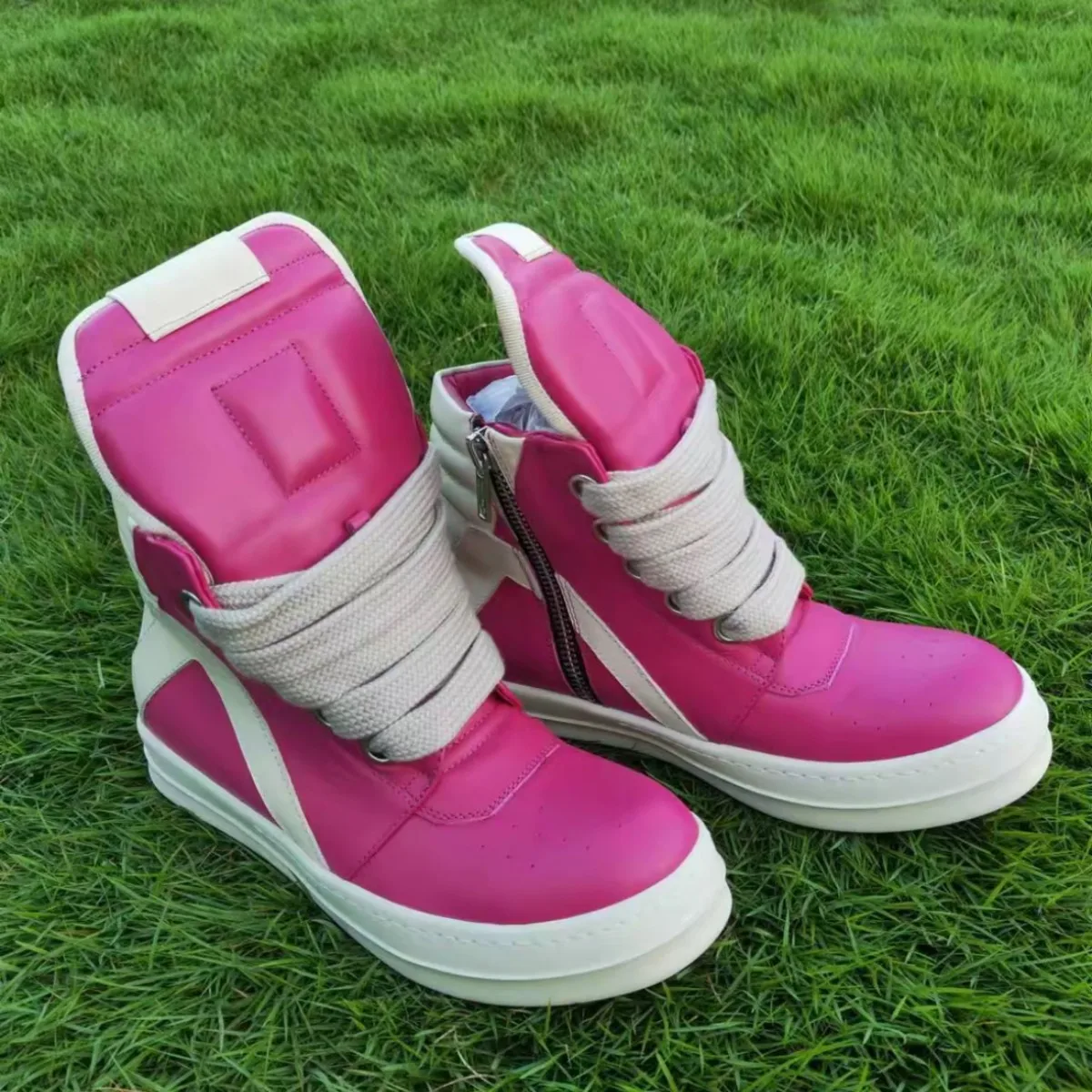 Brand Men Shoes Casual Sneaker Rose Pink Leather Jumbo Shoelace Flat High Top Shoe Ankle Boots Women Luxury Designer Sneakers
Brand Men Shoes Casual Sneaker Rose Pink Leather Jumbo Shoelace Flat High Top Shoe Ankle Boots Women Luxury Designer Sneakers