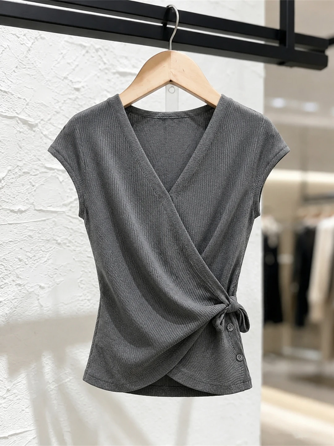 Silk Knitted Cross V-Neck Short Sleeve Women's Top Slimming Versatile Summer Fashion Design Korean Style Straight Cut
Silk Knitted Cross V-Neck Short Sleeve Women's Top Slimming Versatile Summer Fashion Design Korean Style Straight Cut