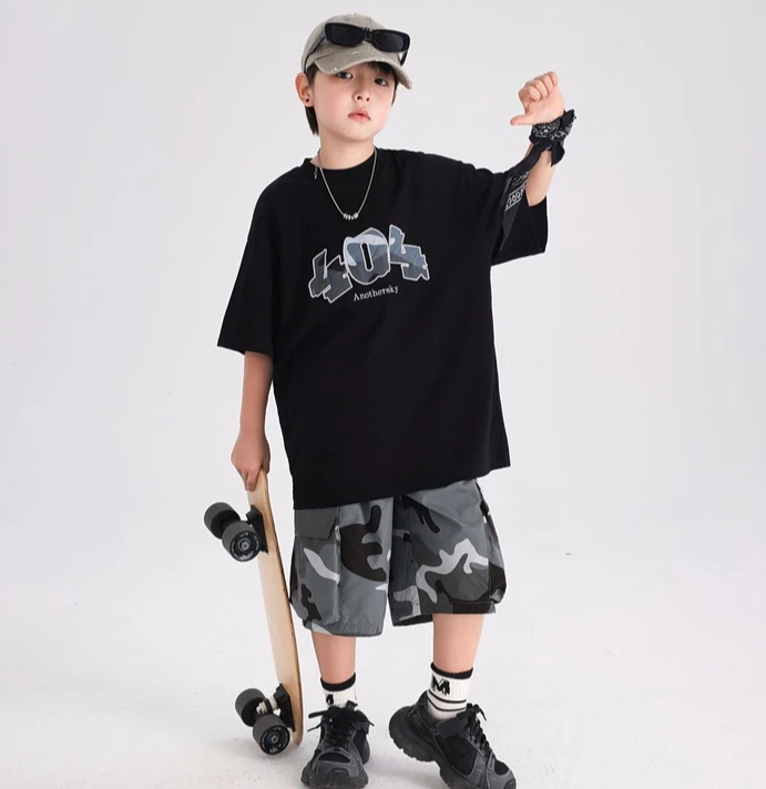 Летний комплект для мальчиков от 5 до 16 лет, новинка 2023 года, корейская мода, спортивный повседневный свободный топ с рукавами до половины и брюки длиной до колена, комплект из 2 предметов
Летний комплект для мальчиков от 5 до 16 лет, новинка 2023 года, корейская мода, спортивный повседневный свободный топ с рукавами до половины и брюки длиной до колена, комплект из 2 предметов