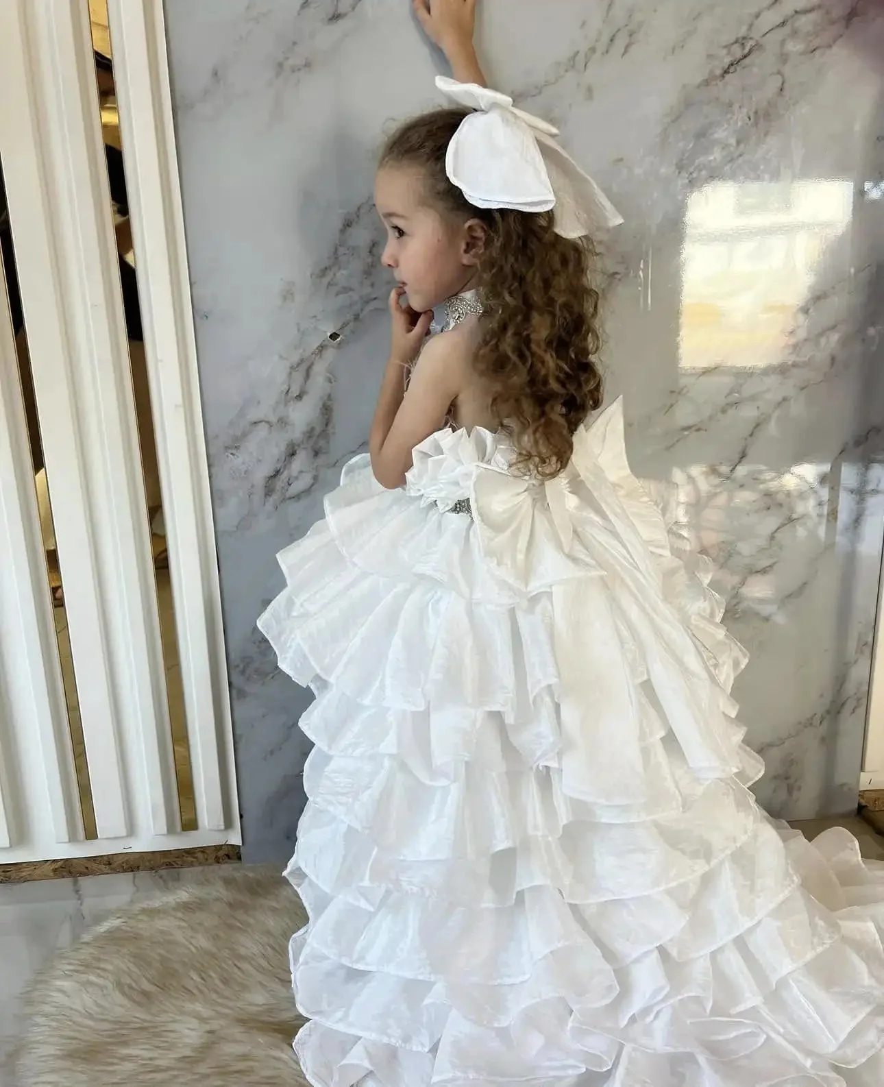Customized White Flower Girl Dresses For Wedding Layered High Collar Crystal Princess Birthday Party First Communion Prom Gown
Customized White Flower Girl Dresses For Wedding Layered High Collar Crystal Princess Birthday Party First Communion Prom Gown
