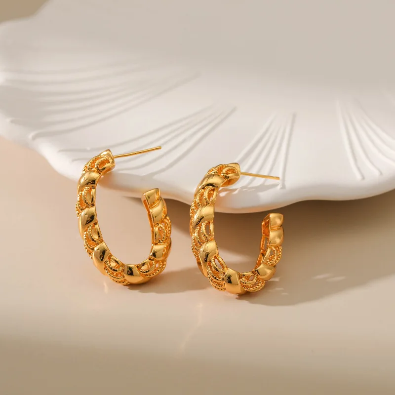 Fashion Copper Plated 18K Gold Hollow C-shaped Stud Earrings for Women Trend Metal Texture Open Hoops Girls Jewelry Gifts
Fashion Copper Plated 18K Gold Hollow C-shaped Stud Earrings for Women Trend Metal Texture Open Hoops Girls Jewelry Gifts