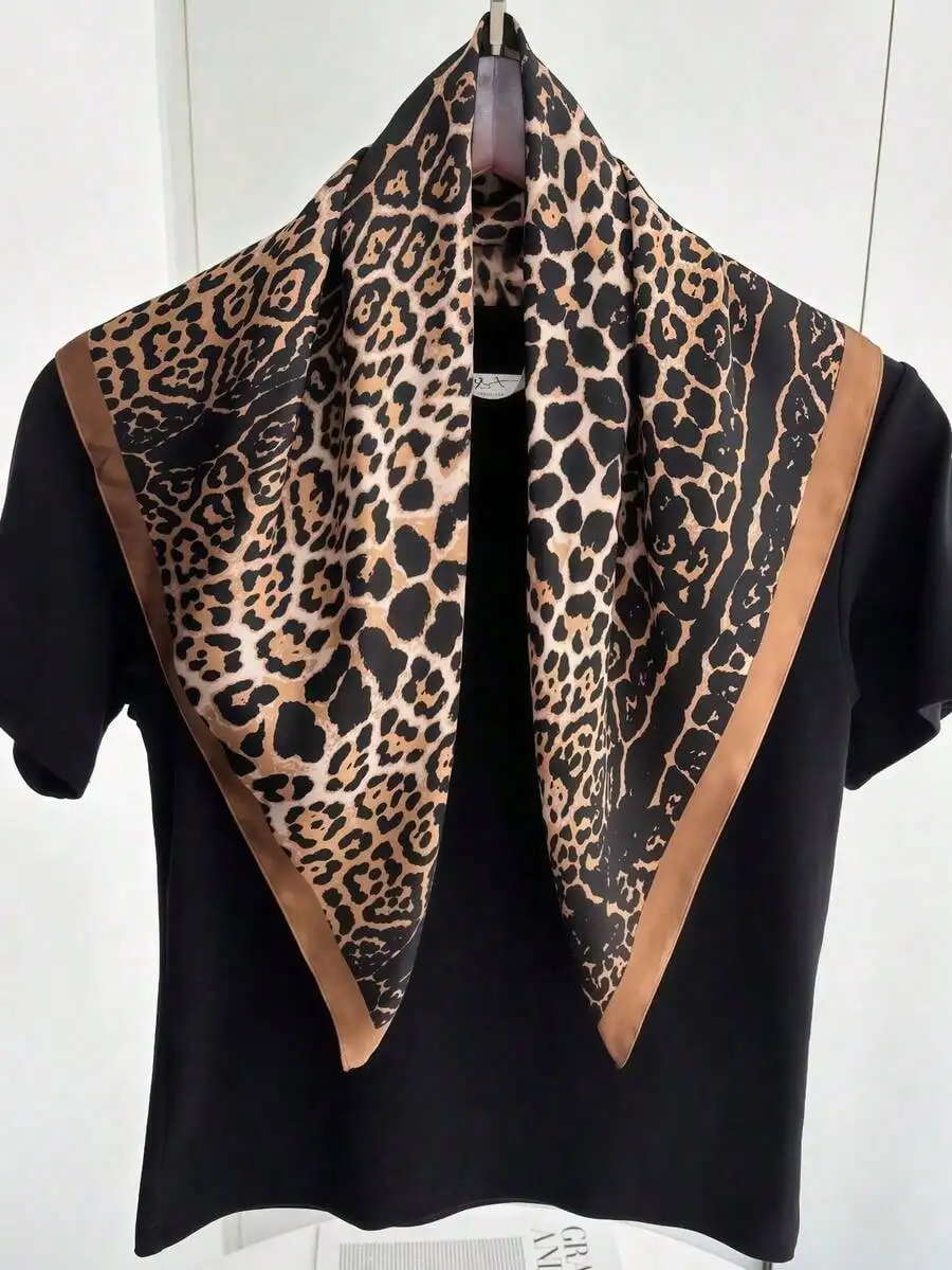 1pc Luxury Brand Leopard Print Bandana Square Scarf Women's Imitation Silk Scarf Casual Versatile Decoration Small Neck Scarf
1pc Luxury Brand Leopard Print Bandana Square Scarf Women's Imitation Silk Scarf Casual Versatile Decoration Small Neck Scarf