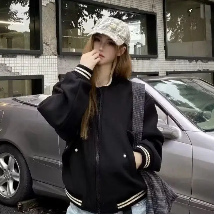 Мужская осенняя повседневная верхняя одежда в стиле ретро-американский стритвир: шерстяная куртка-бомбер свободного кроя от модного бренда для подростков
Мужская осенняя повседневная верхняя одежда в стиле ретро-американский стритвир: шерстяная куртка-бомбер свободного кроя от модного бренда для подростков