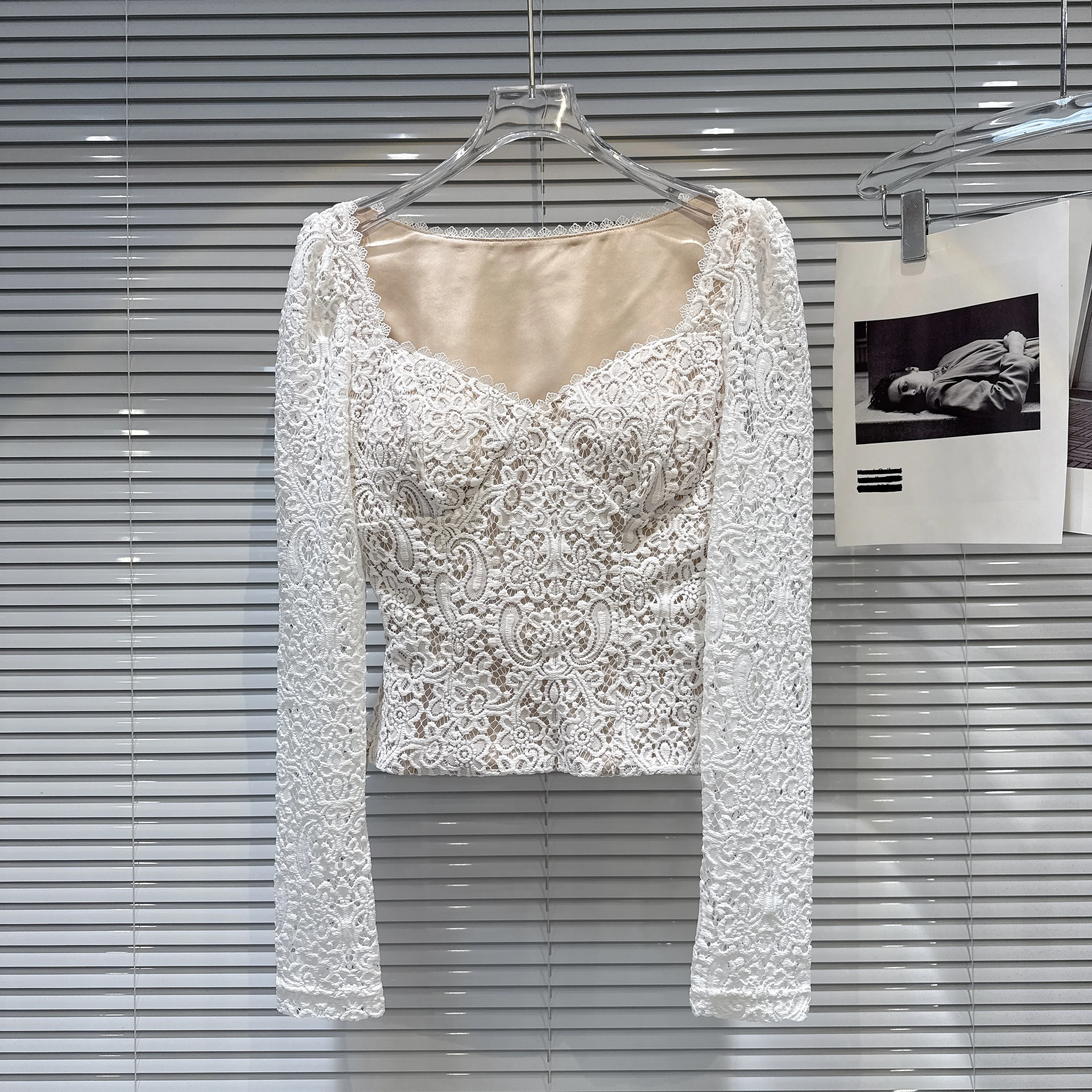 Women's Elegant Lace Floral Sqaure Neck Long Sleeve Slim Blouse Lady Solid Color Sexy Short Blouse Top
Women's Elegant Lace Floral Sqaure Neck Long Sleeve Slim Blouse Lady Solid Color Sexy Short Blouse Top