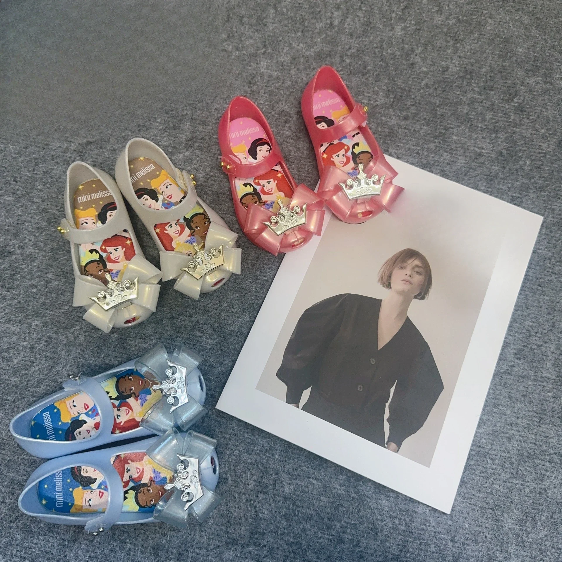 New Disney girls frozen mermaid princess cute Sandals shoes non-slip soft bottom sports shoes for girl gift
New Disney girls frozen mermaid princess cute Sandals shoes non-slip soft bottom sports shoes for girl gift