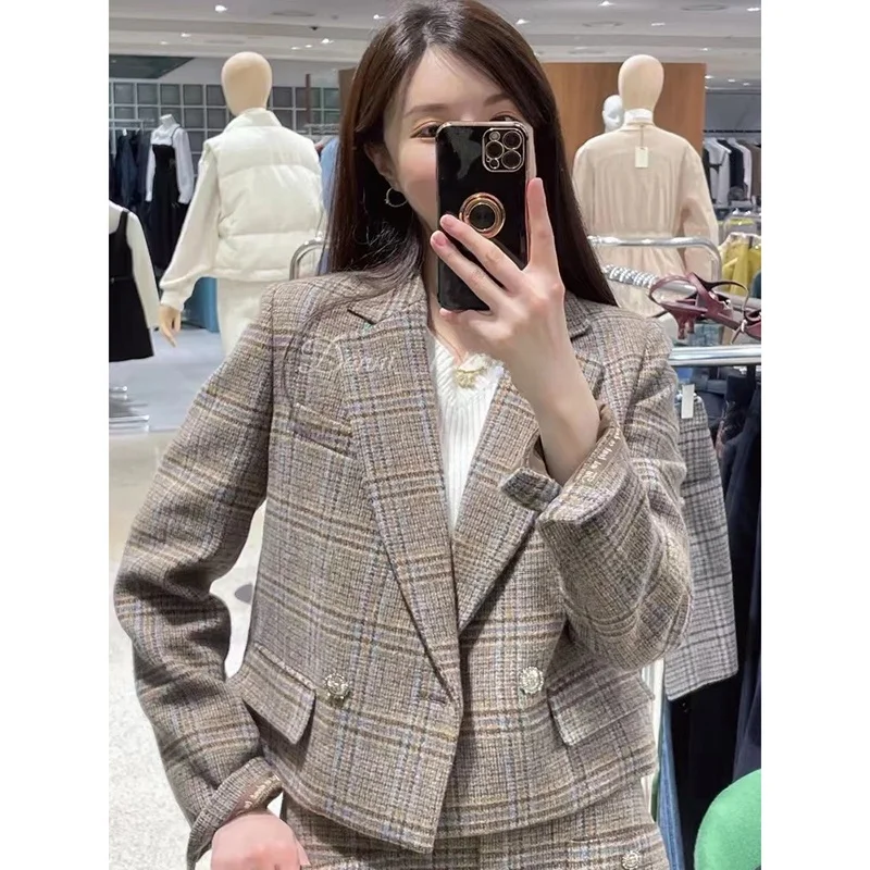 Commuting Woolen Cheered Jaet with Vest Sle Long Sve Regular Length One Button ket Detail Busin Collar Top
Commuting Woolen Cheered Jaet with Vest Sle Long Sve Regular Length One Button ket Detail Busin Collar Top