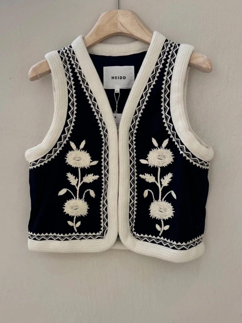 HEIDD Retro Sle Embroidered Flower Svel V-Ne Vest Top Women's Summer Commute Faion Cotton Crop Top
HEIDD Retro Sle Embroidered Flower Svel V-Ne Vest Top Women's Summer Commute Faion Cotton Crop Top