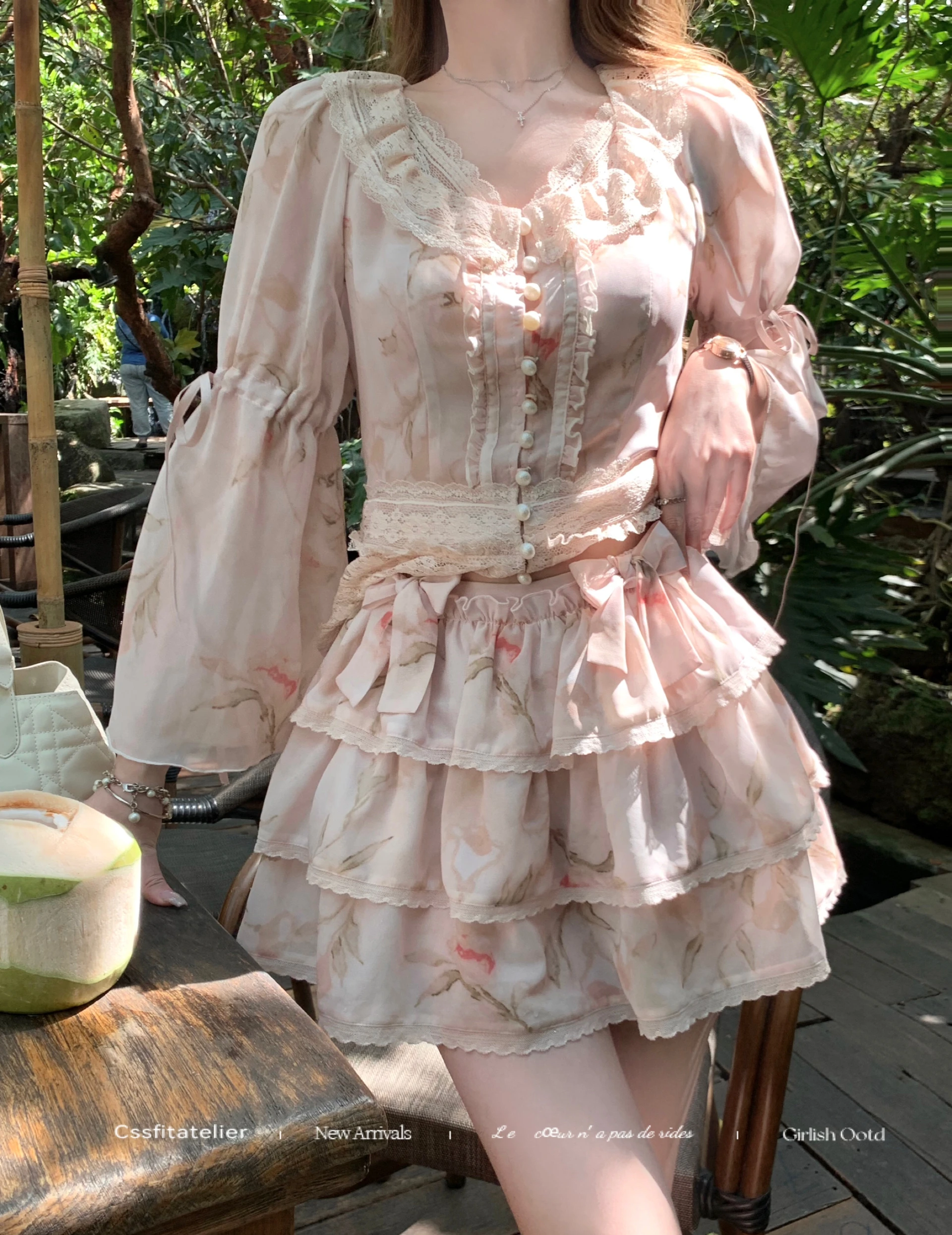 Women Print Lace Two Pieces Sets French Elegant Spliced Ruffles Slim Waist Lace-up O-Neck Top + Cake A-Line Skirt Summer Fashion
Women Print Lace Two Pieces Sets French Elegant Spliced Ruffles Slim Waist Lace-up O-Neck Top + Cake A-Line Skirt Summer Fashion