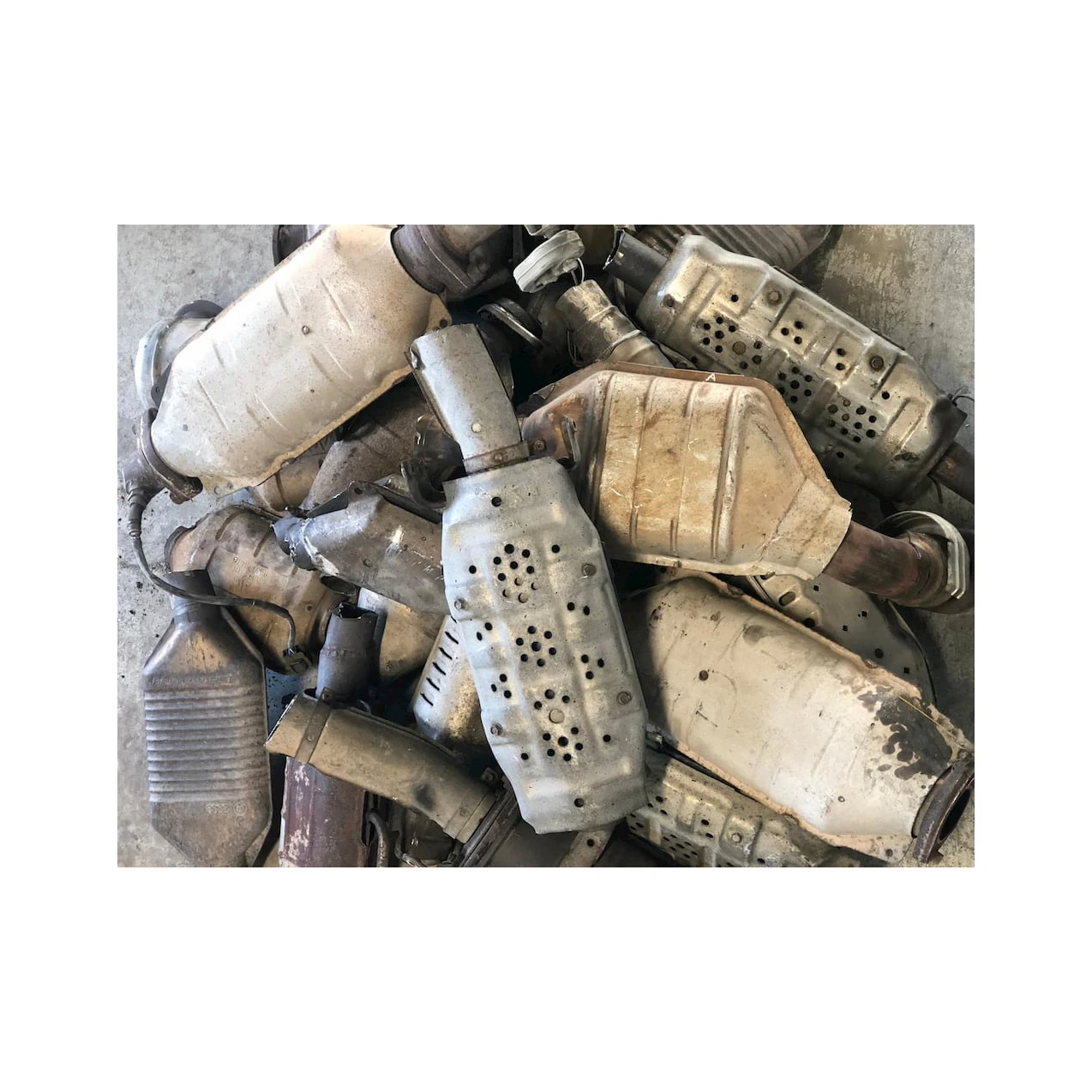 Auto alytic Converter Scrap With High Content Platinum Palladium Rhodium Best Price
Auto alytic Converter Scrap With High Content Platinum Palladium Rhodium Best Price