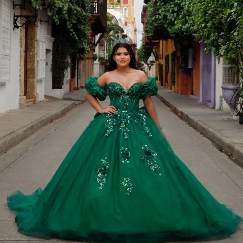 Shiny green Quinceanera Dress crystal glitter flower Decal Long tail Bow Vestidos De 15 Quinceanera Customize
Shiny green Quinceanera Dress crystal glitter flower Decal Long tail Bow Vestidos De 15 Quinceanera Customize