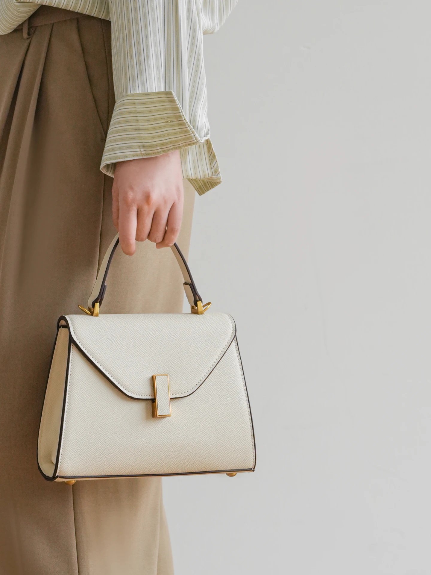 Urban Minimalist Design Women's Handbag 2026 New Style Bag Elegant Atmosphere Handheld Single Shoulder Slant Small Squa...
Urban Minimalist Design Women's Handbag 2026 New Style Bag Elegant Atmosphere Handheld Single Shoulder Slant Small Squa...