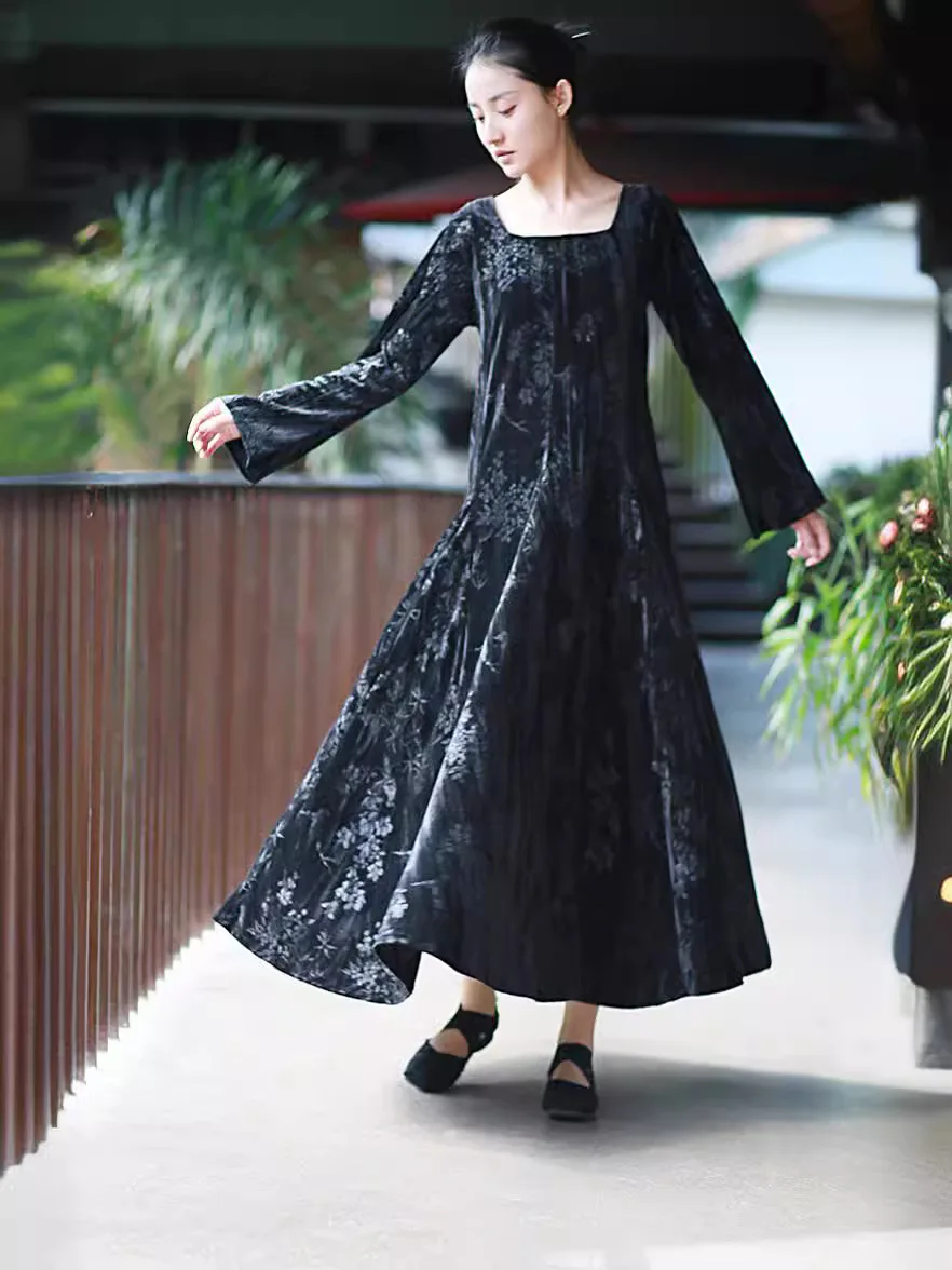 TIYIHAILEY весенне-осеннее бархатное женское платье с длинным рукавом, длинное макси, женское винтажное платье 2022, новый квадратный воротник с принтом, большой подол, черный
TIYIHAILEY весенне-осеннее бархатное женское платье с длинным рукавом, длинное макси, женское винтажное платье 2022, новый квадратный воротник с принтом, большой подол, черный