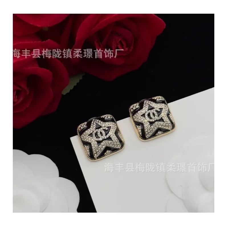 Earrings New High Version Double Epoxy Diamond Star Earrings Silver Needle Fashion Trend Earrings
Earrings New High Version Double Epoxy Diamond Star Earrings Silver Needle Fashion Trend Earrings