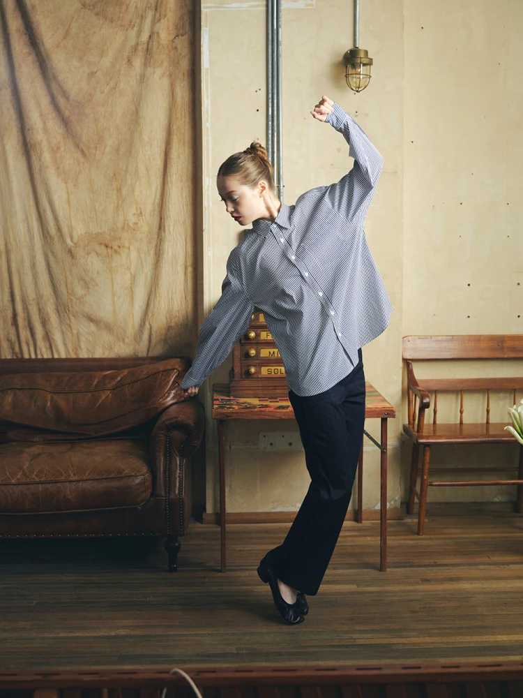 Женская премиальная летняя повседневная рубашка Meto SS25 из хлопка с длинным рукавом, в полоску, свободного кроя, синего цвета, на пуговицах
Женская премиальная летняя повседневная рубашка Meto SS25 из хлопка с длинным рукавом, в полоску, свободного кроя, синего цвета, на пуговицах