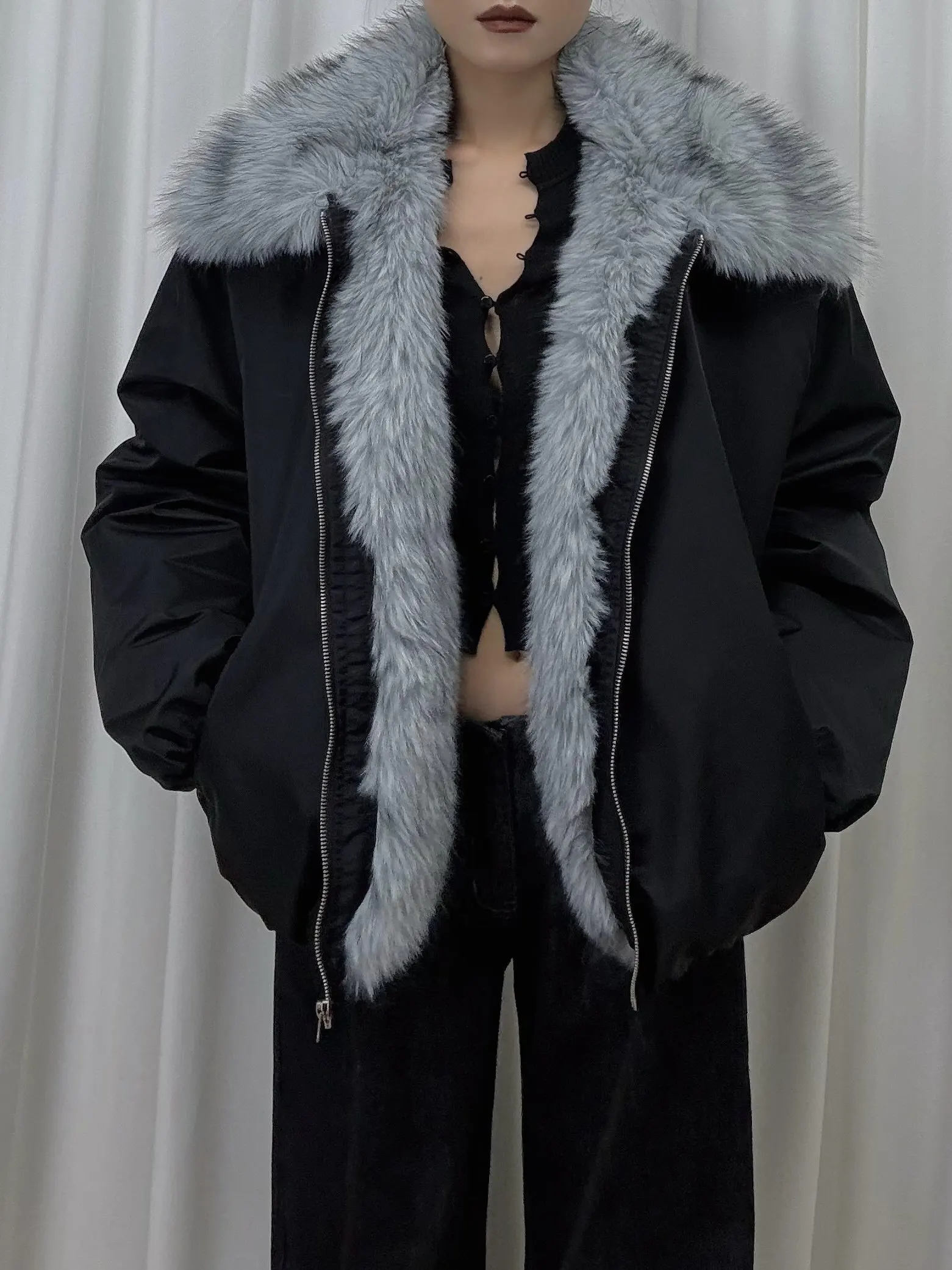 UIHSUI American Retro Parka Thiened Winter Coat Loose ape Cotton Jaet for Women with Fur Collar Long Sve Zipper
UIHSUI American Retro Parka Thiened Winter Coat Loose ape Cotton Jaet for Women with Fur Collar Long Sve Zipper