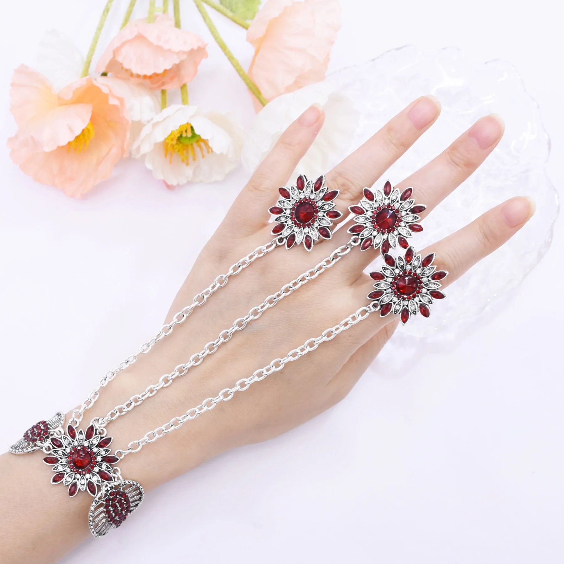 Middle Eastern ethnic style exotic long diamond-set bracelet ring integrated hand back chain fashionable daily versatile
Middle Eastern ethnic style exotic long diamond-set bracelet ring integrated hand back chain fashionable daily versatile