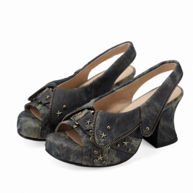 Джинсовые женские сандалии в стиле панк, новые модные сандалии на высоком каблуке с открытым носком и заклепками, на высоком массивном каблуке и платформе с металлическими украшениями 
Джинсовые женские сандалии в стиле панк, новые модные сандалии на высоком каблуке с открытым носком и заклепками, на высоком массивном каблуке и платформе с металлическими украшениями