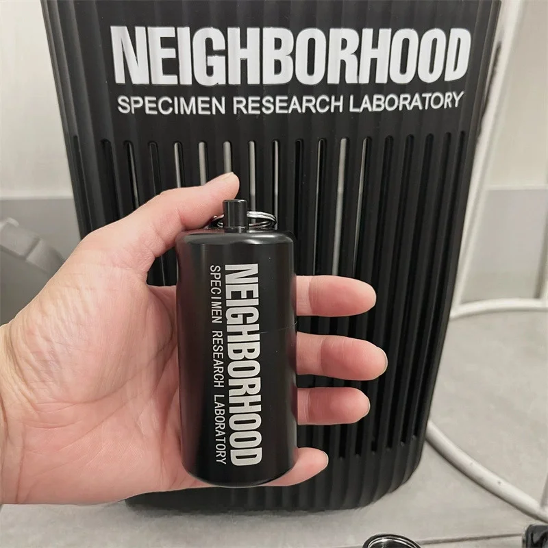 Металлическая сигаретная коробка бренда Chao NBHD индивидуальная креативная Мужская и женская портативная Водонепроницаемая сигаретная банка из алюминиевого сплава
Металлическая сигаретная коробка бренда Chao NBHD индивидуальная креативная Мужская и женская портативная Водонепроницаемая сигаретная банка из алюминиевого сплава