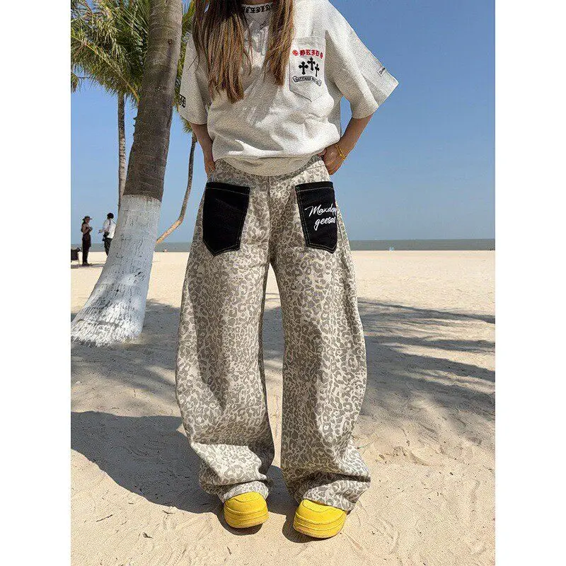 Retro American Leopard Print Patchwork Pocket Jeans Loose Street Style Wide Leg Casual Long Trousers for Men And Women
Retro American Leopard Print Patchwork Pocket Jeans Loose Street Style Wide Leg Casual Long Trousers for Men And Women