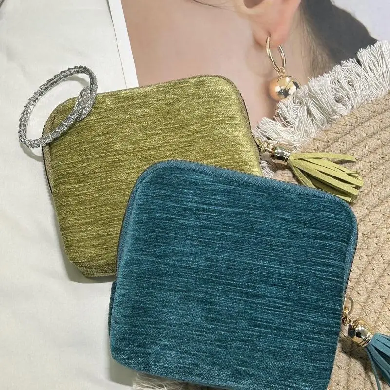 New 1pc 5-Layer Jewelry Storage Bag Velvet Jewelry Pouch Bags For Watch Bracelet Rings Earrings Portable Travel Jewelry Case
New 1pc 5-Layer Jewelry Storage Bag Velvet Jewelry Pouch Bags For Watch Bracelet Rings Earrings Portable Travel Jewelry Case