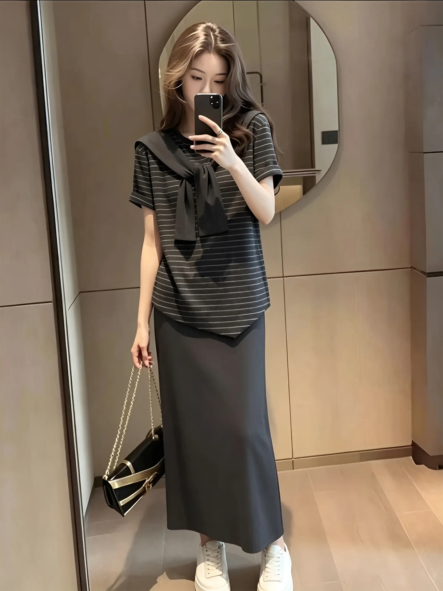 Gray Loose Sleeveless T-Shirt with Shawl Summer 2026 Fashion Design round Neck Striped Slimming Skirt Three Piece Set for Women
Gray Loose Sleeveless T-Shirt with Shawl Summer 2026 Fashion Design round Neck Striped Slimming Skirt Three Piece Set for Women