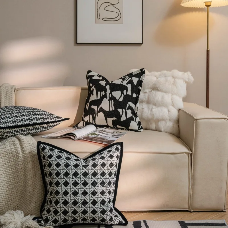 Premium Black and White Double-sided Cushion Cover Luxury Geometric Jacquard Pillow Covers Decorative High-End Modern Home Decor
Premium Black and White Double-sided Cushion Cover Luxury Geometric Jacquard Pillow Covers Decorative High-End Modern Home Decor