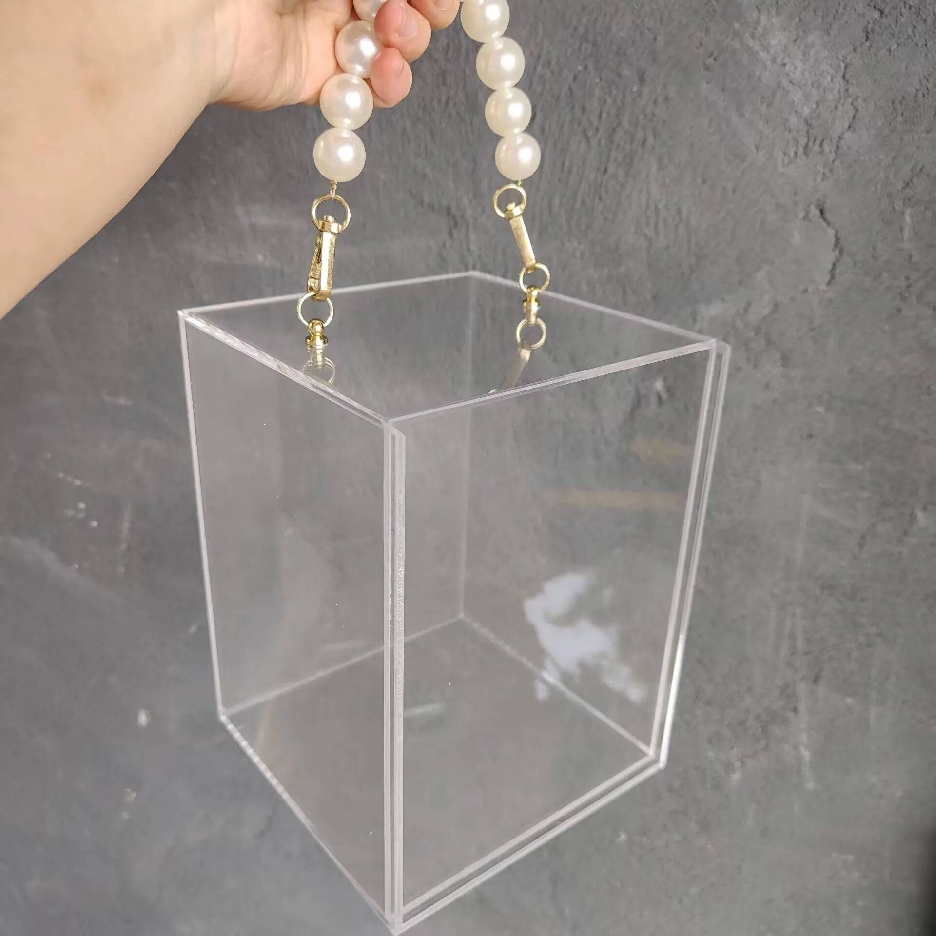 Transparent Acrylic Flower Box Pull-out Design with Handle Rose Fruit Packaging Boxes Wedding Birthday Gift Pack 20x20x30cm
Transparent Acrylic Flower Box Pull-out Design with Handle Rose Fruit Packaging Boxes Wedding Birthday Gift Pack 20x20x30cm