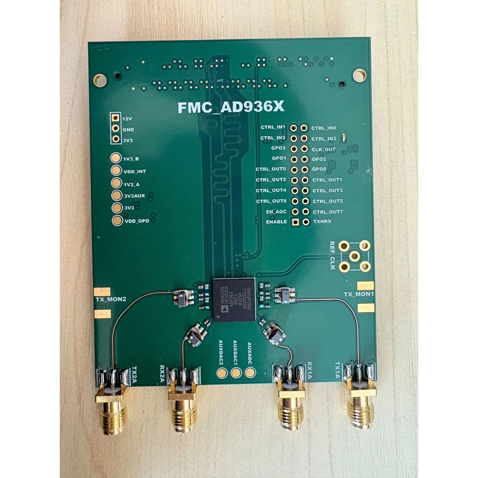 SDR AD9363 Макетная плата Высокоскоростной аналоговый модуль FMC, совместимый с официальной последовательностью интерфейса проводов FMCOMMS2
SDR AD9363 Макетная плата Высокоскоростной аналоговый модуль FMC, совместимый с официальной последовательностью интерфейса проводов FMCOMMS2