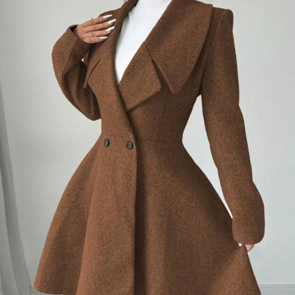 Европейское и американское женское пальто для похудения, шерстяная верхняя одежда с большим воротником на одной пуговице, модная и элегантная
Европейское и американское женское пальто для похудения, шерстяная верхняя одежда с большим воротником на одной пуговице, модная и элегантная