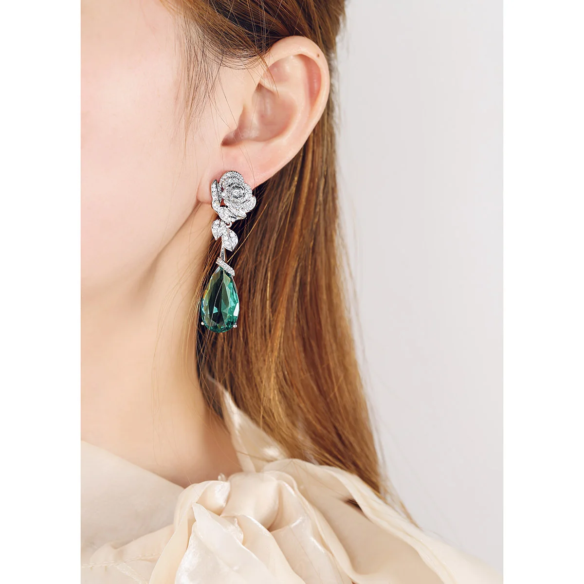 925 Silver Needle Luxury Emerald Rose Flower Drop Earrings, Elegant Party Statement Jewelry Gift for Women
925 Silver Needle Luxury Emerald Rose Flower Drop Earrings, Elegant Party Statement Jewelry Gift for Women