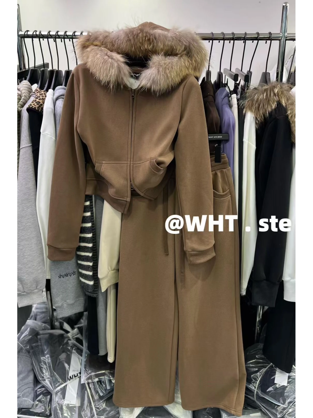 Retro American Fashion Hooded Fleece Women's Jacket Autumn Winter New Style Casual Wide Leg Pants Two Piece Set Korean Style
Retro American Fashion Hooded Fleece Women's Jacket Autumn Winter New Style Casual Wide Leg Pants Two Piece Set Korean Style