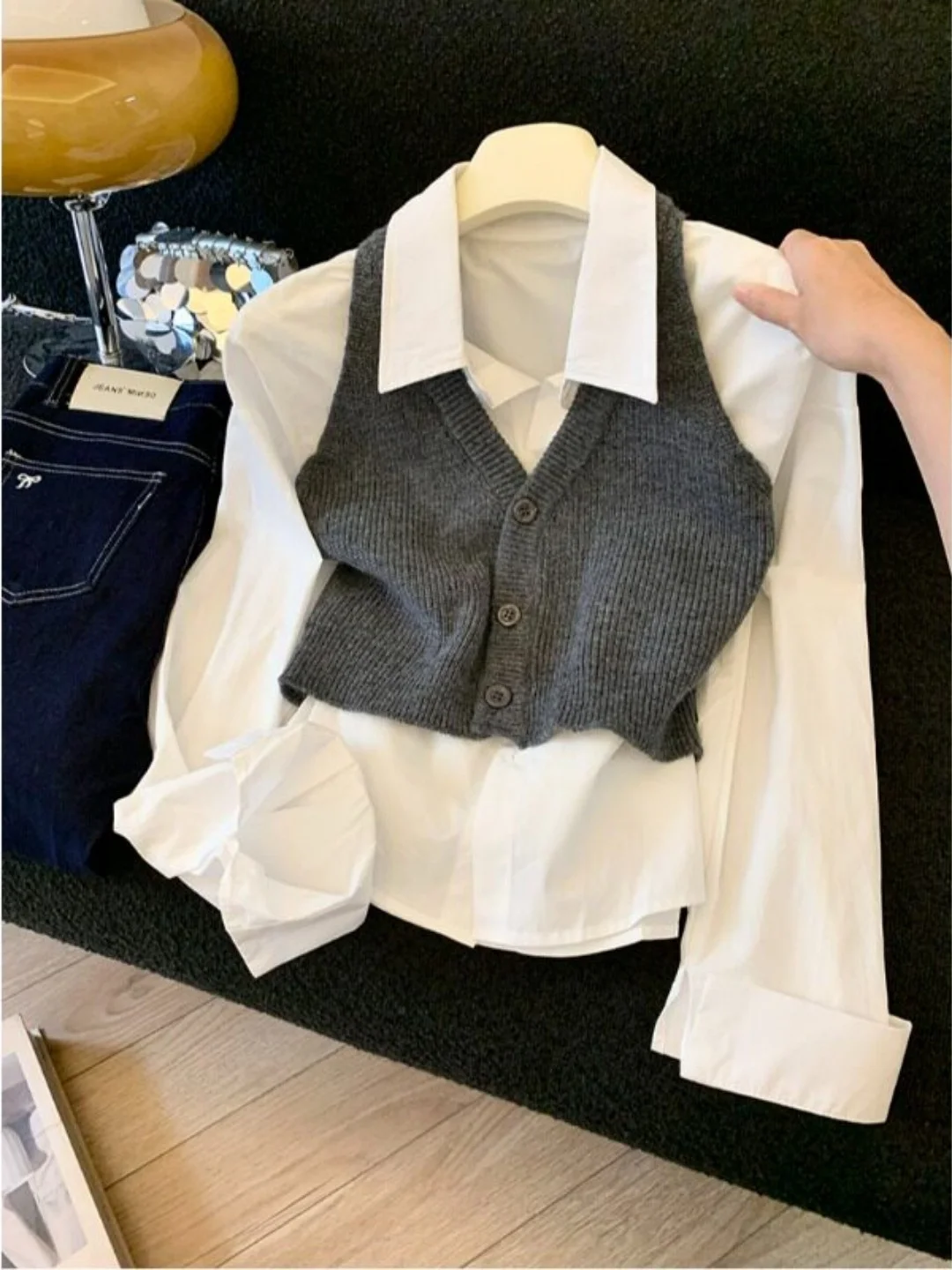 Korean Style Long Sleeve Knitted Vest Women's Shirt Spring 2026 Two-Piece Set Age-Defying Turn-down Collar Slim Fit Fashion
Korean Style Long Sleeve Knitted Vest Women's Shirt Spring 2026 Two-Piece Set Age-Defying Turn-down Collar Slim Fit Fashion