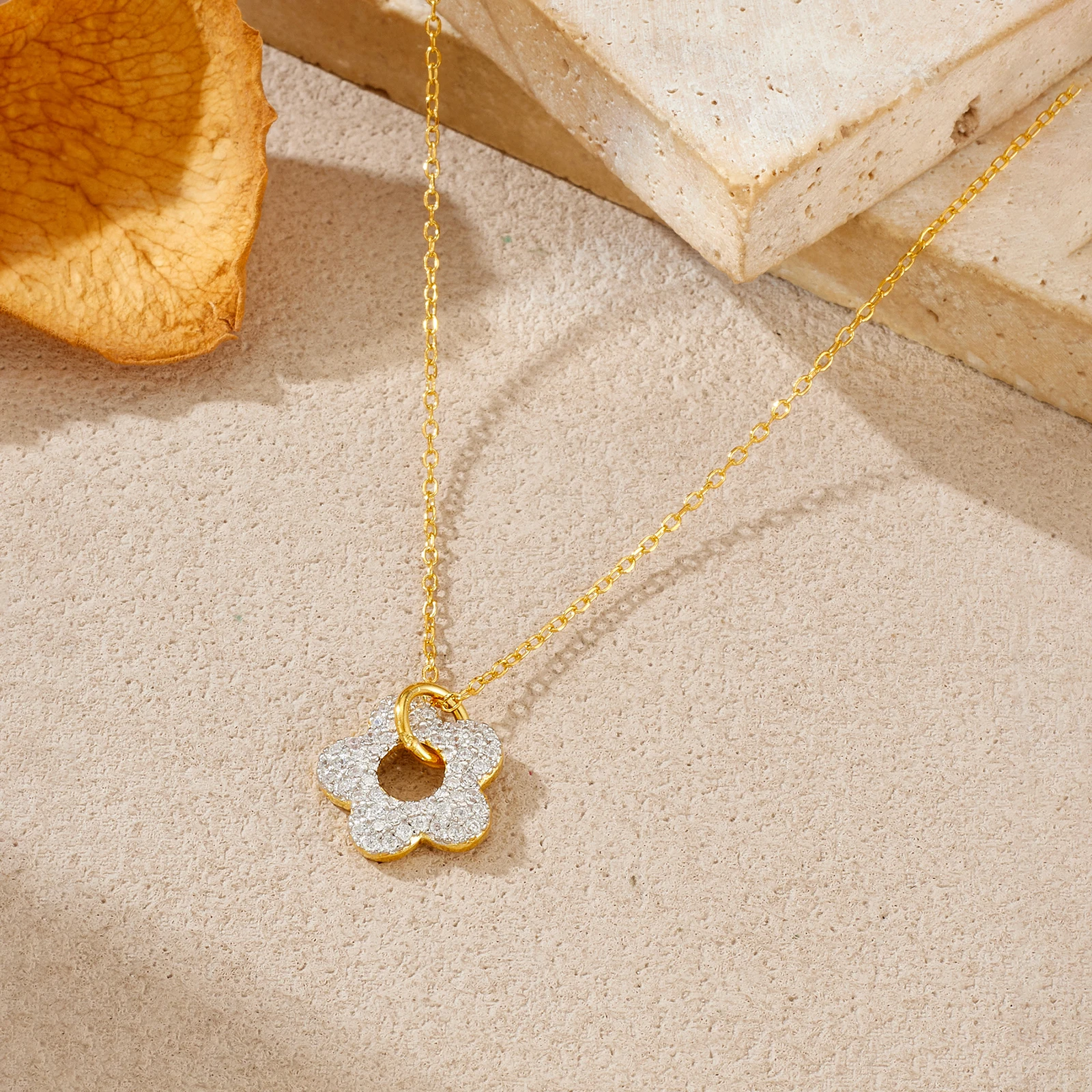 VEWANT 925 Sterling Silver Flower Charm CZ Zircon Split Plating Necklace 2026 Women Luxury Wedding Gift Fine Jewelry
VEWANT 925 Sterling Silver Flower Charm CZ Zircon Split Plating Necklace 2026 Women Luxury Wedding Gift Fine Jewelry