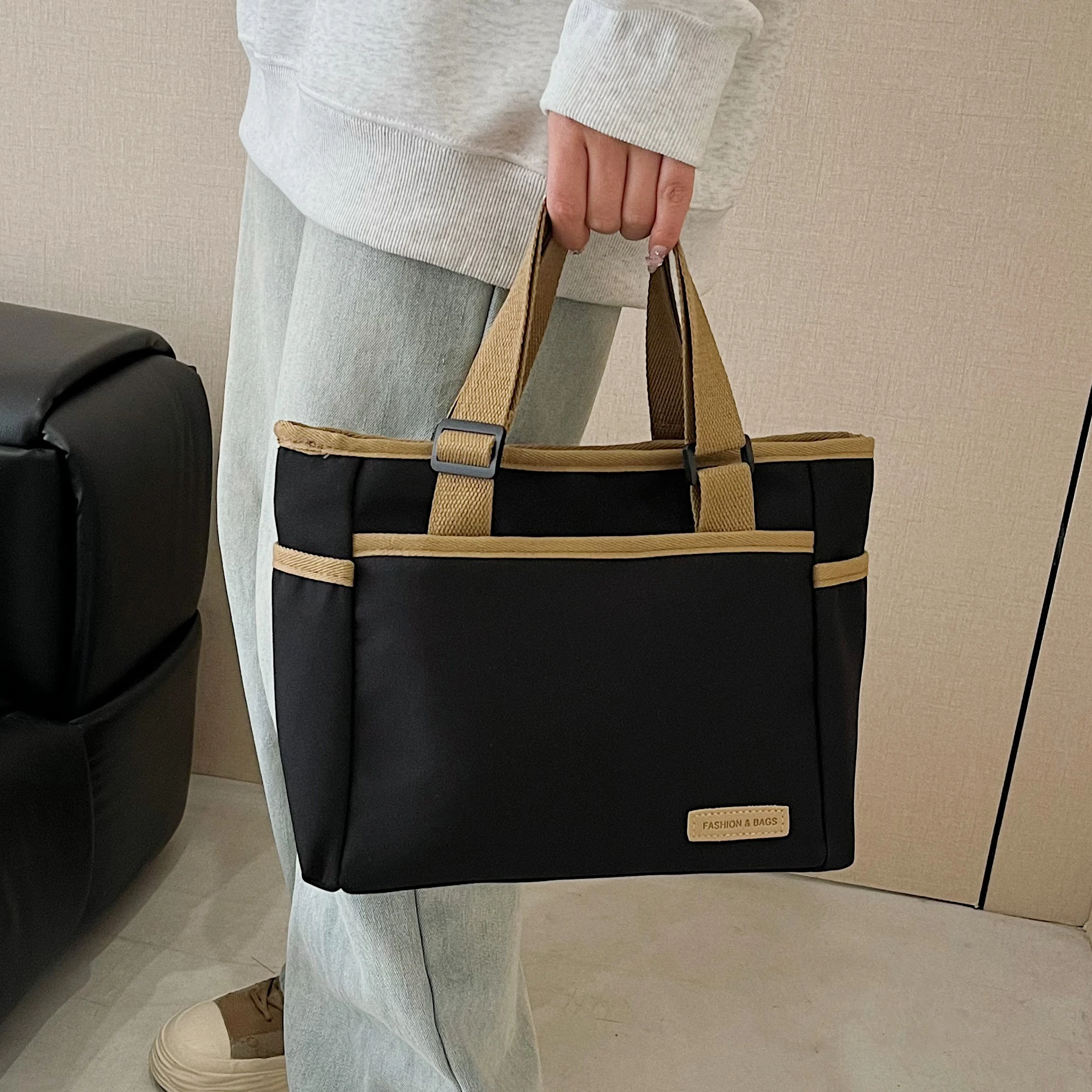 Waterproof Women Messenger Bag Durable Leather Crossbody with RFID Protection & Ergonomic Padded Strap
Waterproof Women Messenger Bag Durable Leather Crossbody with RFID Protection & Ergonomic Padded Strap