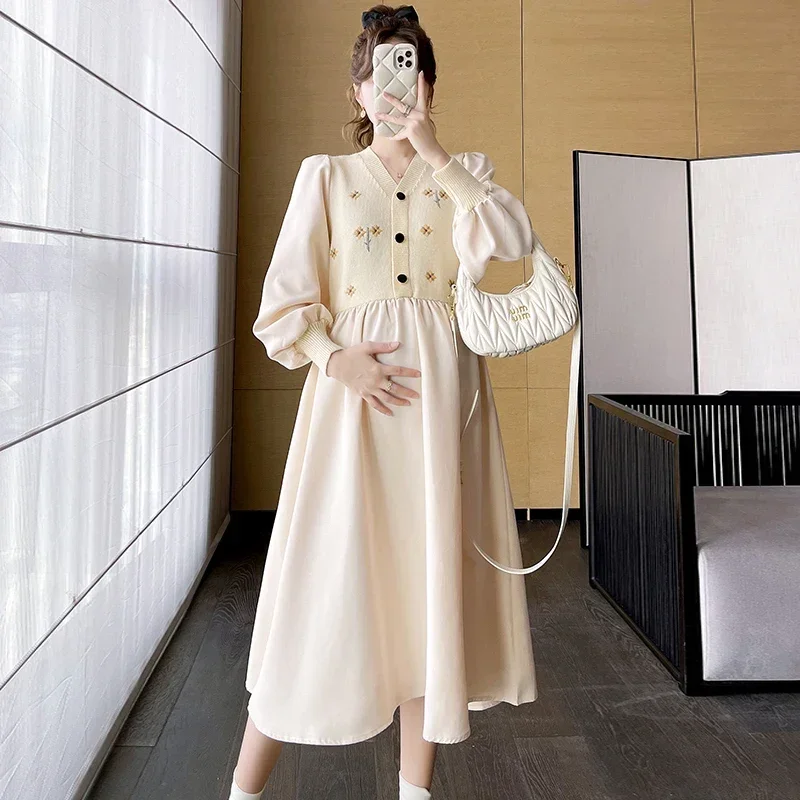 Autumn Winter Fashion Maternity Dress Long Sleeve V-neck Vintage Embroidery Pregnant Woman Empired Dress Princess Party Dresses
Autumn Winter Fashion Maternity Dress Long Sleeve V-neck Vintage Embroidery Pregnant Woman Empired Dress Princess Party Dresses
