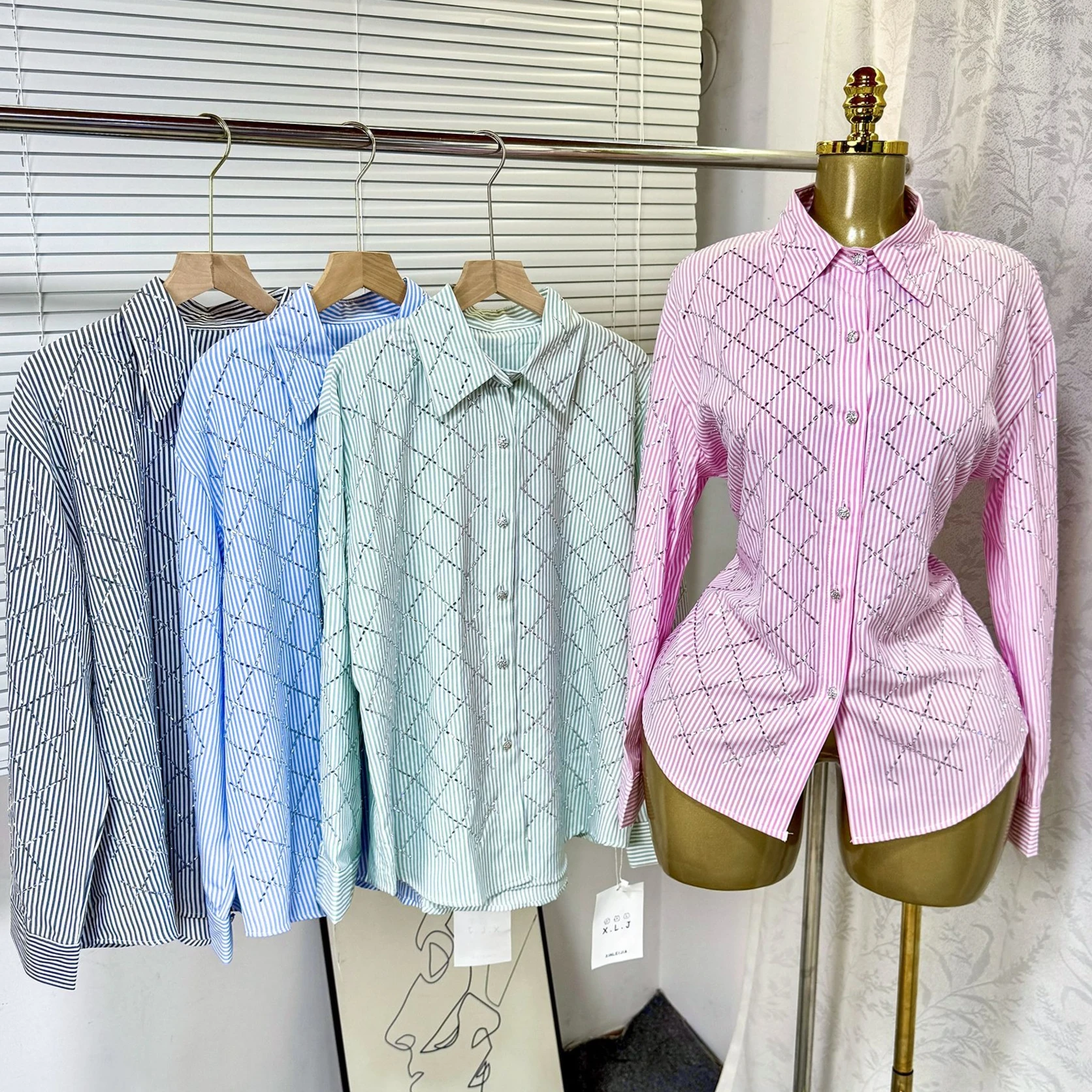 Blouses Women Shirt Turn Down Collar Full Sleeve Tops Hot Drilling Y2k Streetwear Elegant Autumn Casual Work Slim Shirts 2025
Blouses Women Shirt Turn Down Collar Full Sleeve Tops Hot Drilling Y2k Streetwear Elegant Autumn Casual Work Slim Shirts 2025