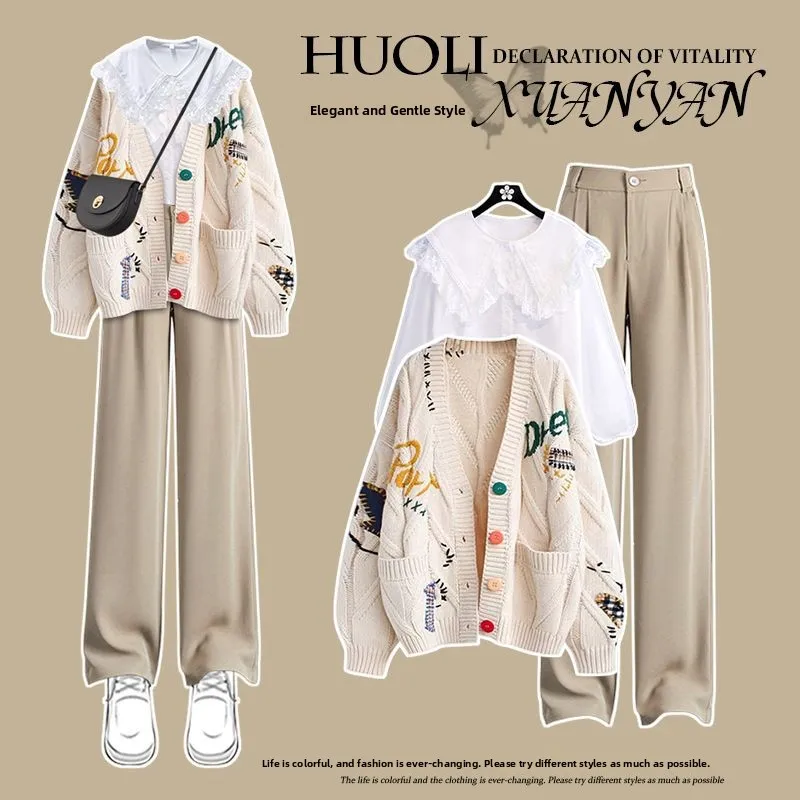 Осенний вязаный костюм для женщин 2025: новая модель с воротником-стойкой и широкими брюками, модный комплект из двух предметов
Осенний вязаный костюм для женщин 2025: новая модель с воротником-стойкой и широкими брюками, модный комплект из двух предметов