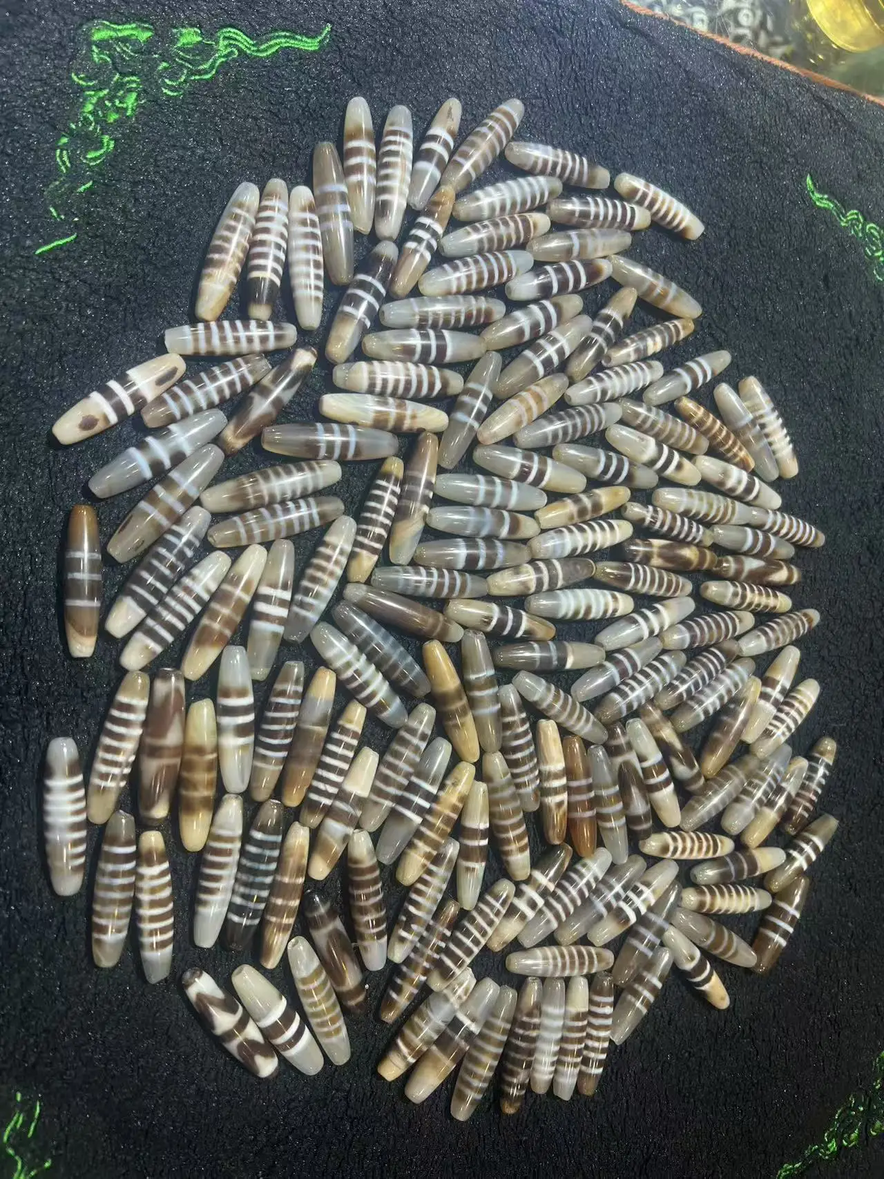 150pcs clearance discount three lines five lines thirteen lines multi-line dzi size 39*9mm necklace pendant, bracelet beads
150pcs clearance discount three lines five lines thirteen lines multi-line dzi size 39*9mm necklace pendant, bracelet beads