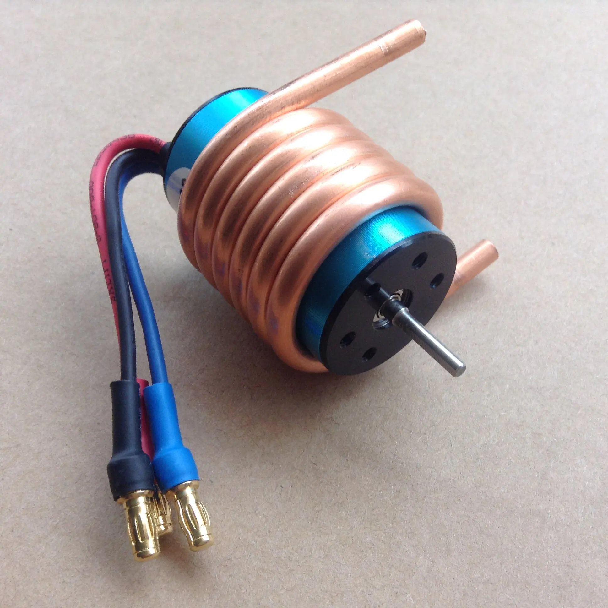 For 2440 Brushless Motor 4-pole 1/16 Car Model ship model violent motor 4500KV with water-cooled Copper Ring Sleeve
For 2440 Brushless Motor 4-pole 1/16 Car Model ship model violent motor 4500KV with water-cooled Copper Ring Sleeve