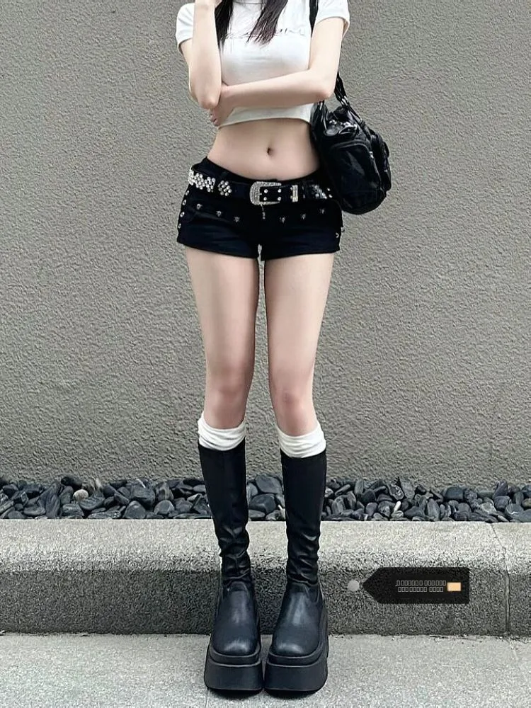 Новые женские джинсовые шорты с низкой посадкой, с заклепками, в американском стиле, облегающие, подчеркивающие бедра, осенне-зимние, ультракороткие
Новые женские джинсовые шорты с низкой посадкой, с заклепками, в американском стиле, облегающие, подчеркивающие бедра, осенне-зимние, ультракороткие